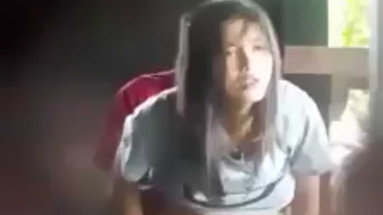 ဇရပ်ပေါ်မှာ ပါကင်ဖွင့်ခံလိုက်ရသူလေး